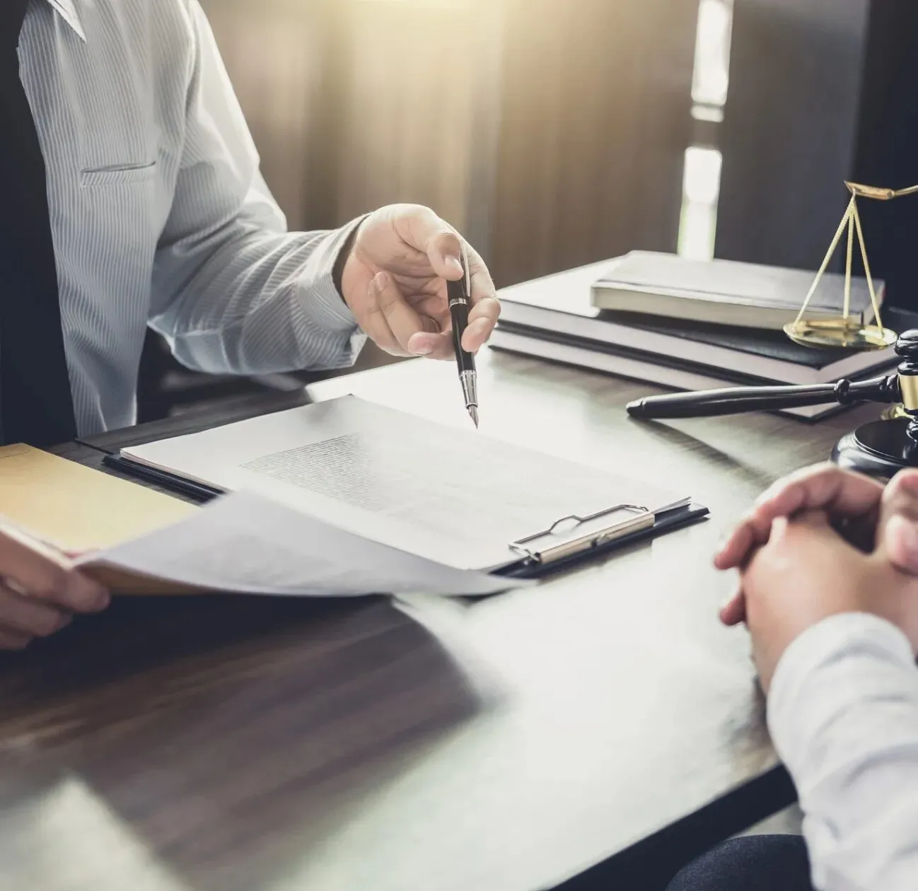 Услуги, входящие в юридическое обслуживание предприятий и организаций